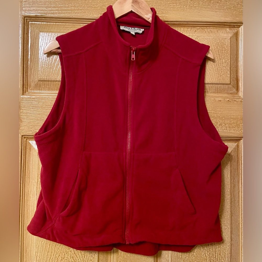 Women’s Plow & Hearth Red Fleece Vest size XL